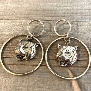 𝐁𝐮𝐧𝐝𝐥𝐞 𝟑 𝐟𝐨𝐫 $𝟐𝟐 Gold Tiger 🐯 Earring